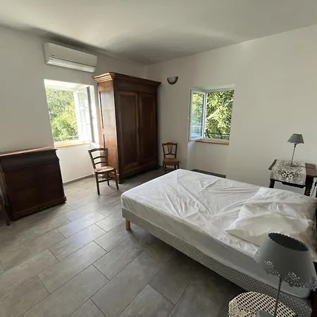 Mas Lyda Apartment