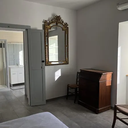 Mas Lyda Apartment